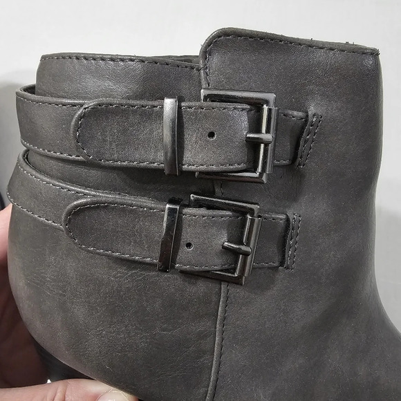 CHARLOTTE RUSSE Gray Faux Leather Ankle Boots Size 9 - Picture 5 of 10